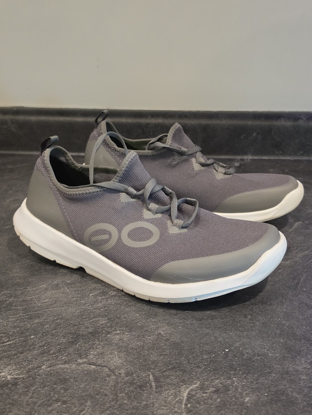 OOFOS Gray Oomg Slip-On Athletic Shoes Mens Size 9